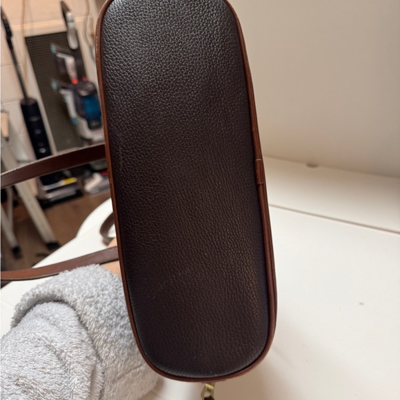 Vintage Dooney & Bourke • Leather Shoulder Bag • Green Interior - Picture 7 of 10